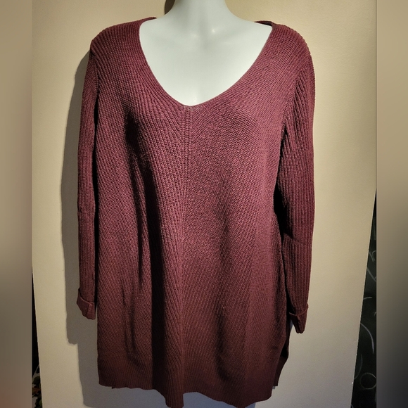 Old Navy Women's Burgundy Sweater Size Large - Picture 1 of 5